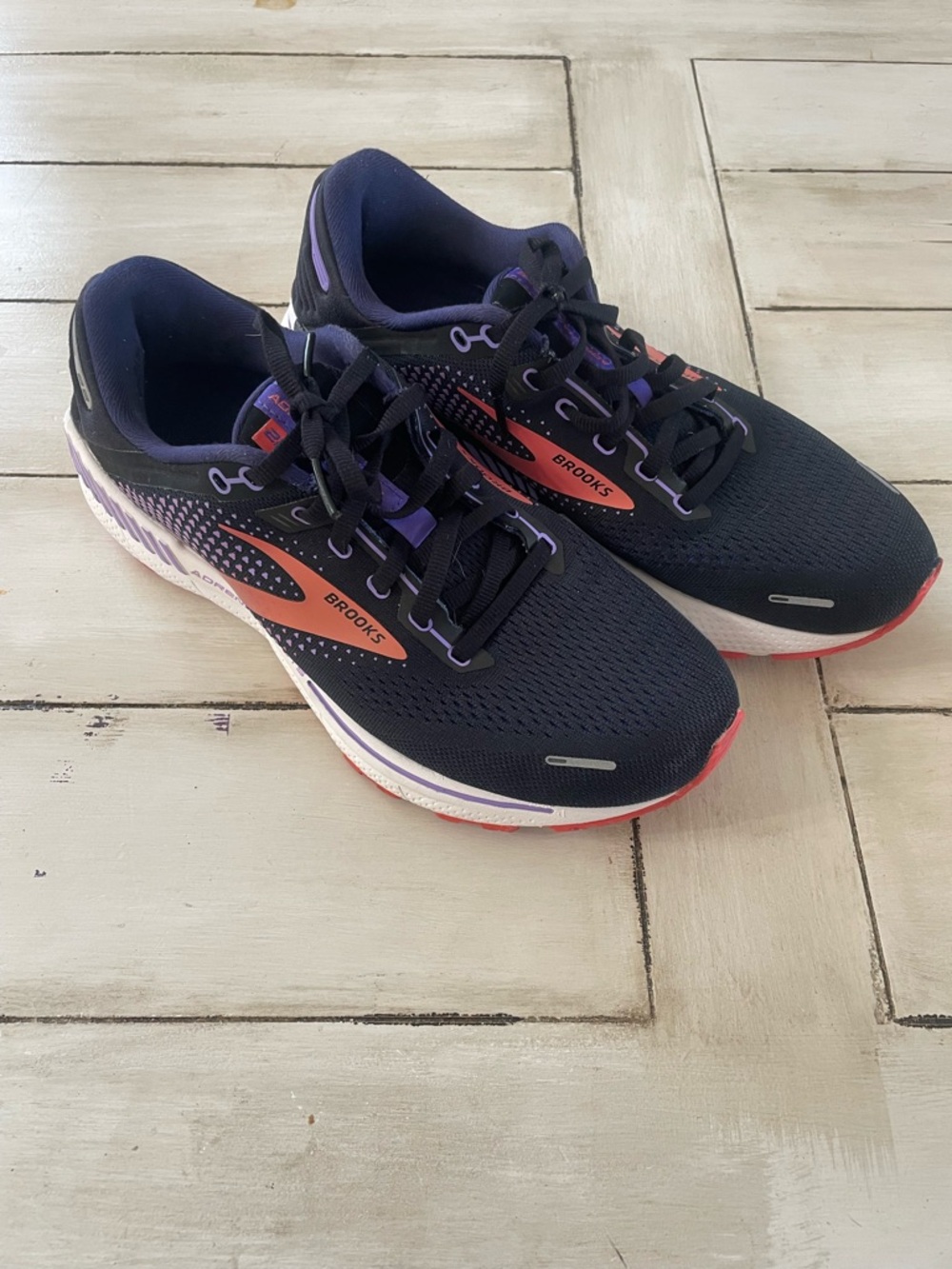 Brooks Adrenaline GTS 22 sneakers Women’s 10